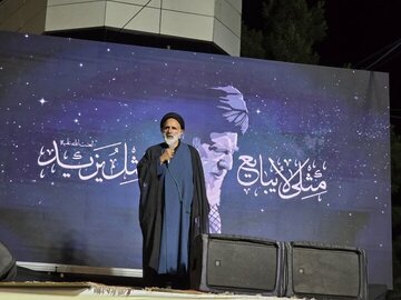 مردم در مقابل دشمنان تا آخر ایستادهاند