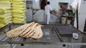 نان سنتی گران میشود؟/ این نانواییها تغییر قیمت دارند؛ مزد شاطرها چقدر است؟