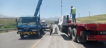 نصب ۶۸۶ متر نیوجرسی در محور بروجرد اشترینان طی دو ماه
