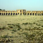 آب ذخیره پشت سد زایندهرود زیاد و قابل توجه است/ آب در تمام طول رودخانه جاری شود