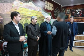 آزادی ۶۷ زندانی در سمنان همزمان با هفته قوه قضاییه/ توزیع ۶۳۵ بسته معیشتی بین خانوادههای زندانیان نیازمند استان سمنان