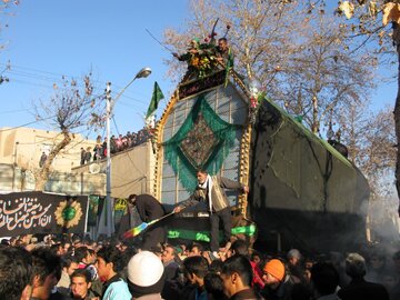 آیین سنتی نخلگردانی شاهرود برگزار شد