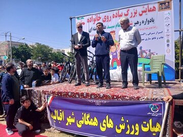 استقبال گسترده شهروندان از همایش پیادهروی خانوادگی در اقبالیه