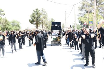 برگزاری آیین سنتی سنگزنی در روستای علاء سمنان