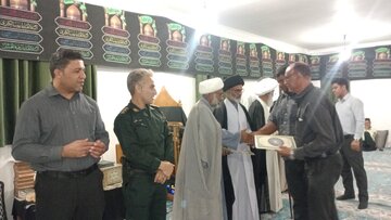 تجلیل از هیاتهای عزاداری و پیر غلامان در فین