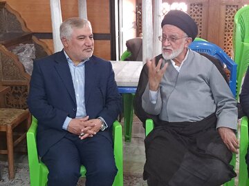 توزیع پنج هزار بسته معیشتی در فارس/۲۰۰ بسته در حرم حضرت سیدعلاءالدین حسین(ع) توزیع شد