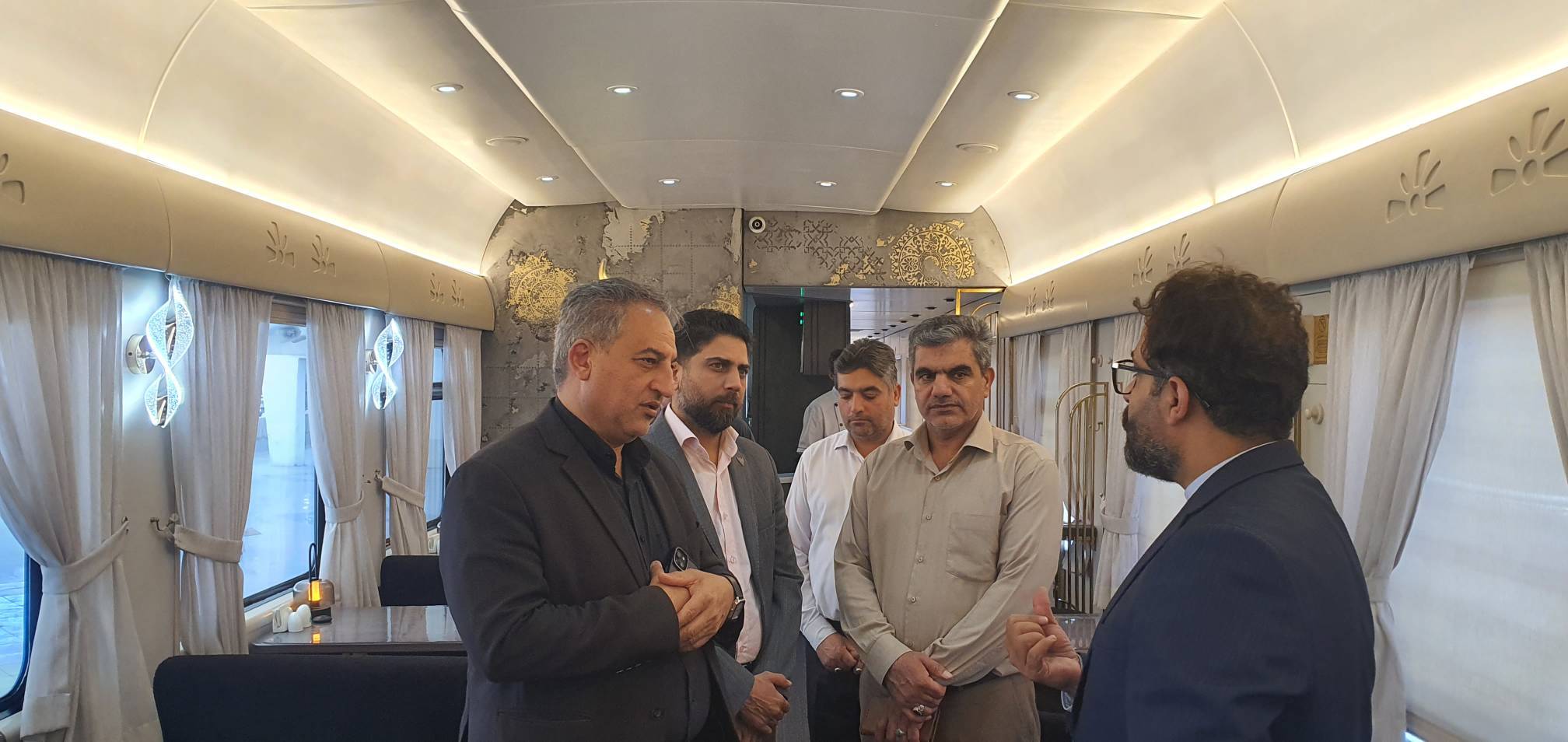 راهاندازی قطار پنج ستاره "ایران" در مسیر بندرعباس _ تهران