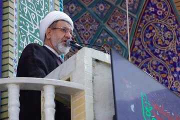 عاشورا ما را در کنار هم متحد میکند