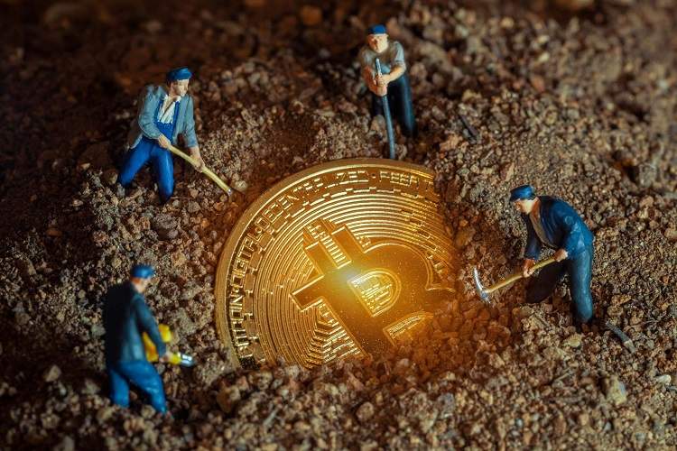 چرا ماینرهای بیتکوین در حال فروش داراییهای خود هستند؟