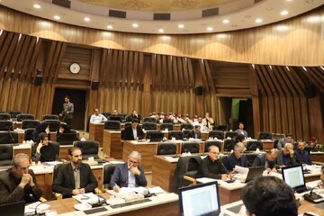 تأمین آب پایدار، جذب کامل اعتبارات و توسعه زیرساخت‌های آموزشی و درمانی از اولویت‌های مرکز استان است