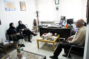 تجلیل از رئیس دانشگاه هنر سمنان به پاس نقش مؤثر وی در ارتقای جایگاه صنایع‌دستی استان