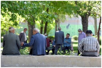 تورم جهش کرد، معوقات واریز نشد/ بازنشستگان، بازندگان اصلی بهار گرانی/ تورم سنگینتر از همیشه می تازد
