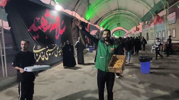 حرکت عاشقانه زائران پیاده در مسیر چذابه؛ از اهواز تا چذابه در راه حسین