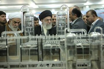 رویکرد رهبر شهید به «طلای سیاه»: وقتی روی نفتِ ما فشار میآورند، ما دچار مشکل میشویم/ باید بند ناف اقتصاد را از صادرات نفت خام ببُریم