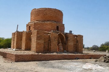 مرمت بنای تاریخی گنبد سرخ در هرمزگان