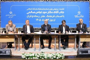 نشست صمیمی وزیر فرهنگ و ارشاد اسلامی با هنرمندان و فعالان فرهنگی استان اردبیل