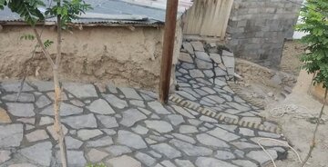 آغاز تحول زیرساختی در روستای تاریخی جوین با اجرای سنگفرش معابر