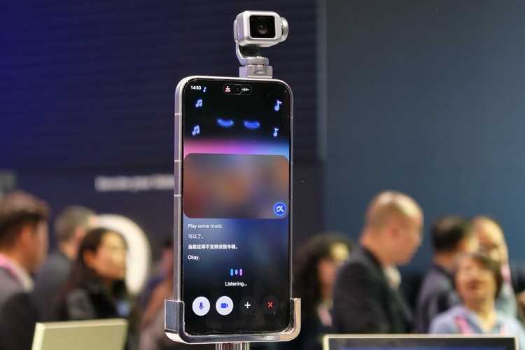 آنر از Robot Phone پرده برداشت؛ گوشی هوشمندی که خودش فیلمبرداری میکند