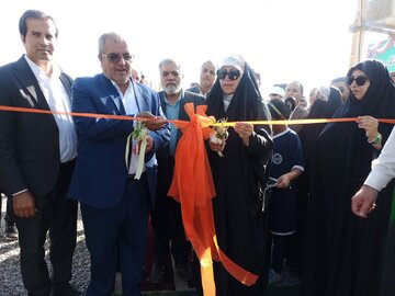 دو زمین چمن مصنوعی در مهرگان به بهره‌برداری رسید