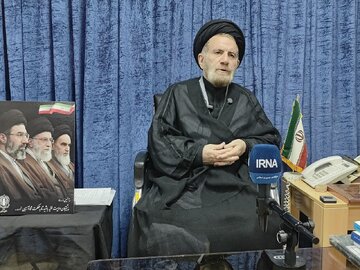 دیدار ائمه جمعه لرستان و امام جمعه خرم آباد با استاندار