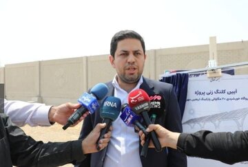 نیروگاه خورشیدی ۲۰ مگاواتی مهران سال آینده به شبکه می‌پیوندد