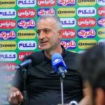 هواداران قبل از شروع بازی ورزشگاه را پر کنند