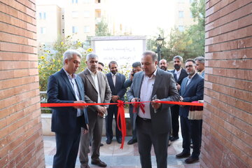 با هدف تجمع هنرمندان و تغییر رویکرد ساخت المانهای شهری به سمت مصالح بومی، خانه هنرهای عمومی شهرداری کرمان افتتاح شد