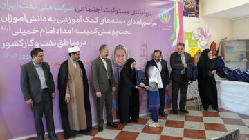 توزیع ۲ هزار بسته لوازمالتحریر با حمایت شرکت بهرهبرداری نفت و گاز غرب در کرمانشاه