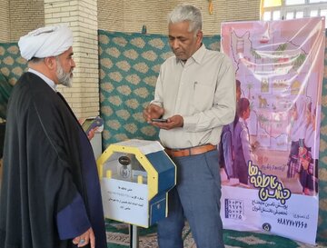 جمع آوری کمک در جشن عاطفههای حاجی آباد هرمزگان