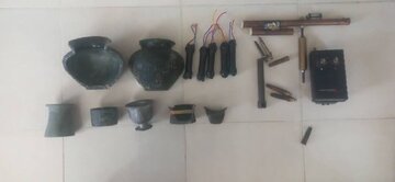 دستگیری قاچاقچیان اشیای عتیقه و کشف اشیای تاریخی به همراه نارنجک دستساز در مرودشت فارس
