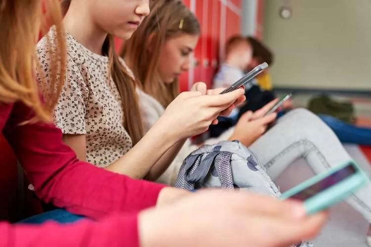قانون جدید اروپا برای کودکان؛ چتباتهای هوش مصنوعی و بازیهای آنلاین هم محدود میشوند