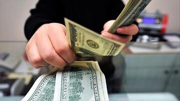قیمت جدید دلار و انواع ارزها در ۱۱ شهریور ۱۴۰۵/ دلار از مرز روانی عبور کرد + جدول