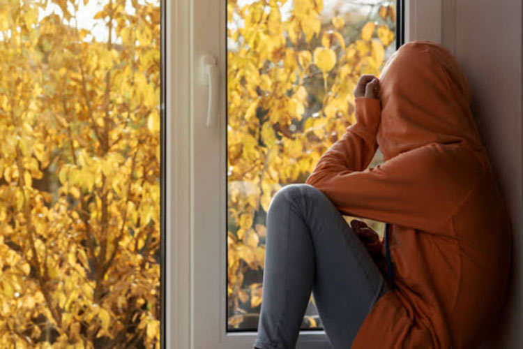 مرموزترین اختلال فصل سرد: پاییز چگونه ذهن ما را تسخیر میکند؟