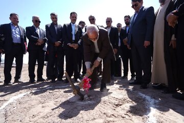 نیروگاه خورشیدی سه مگاواتی در شهرستان انار کلنگزنی شد