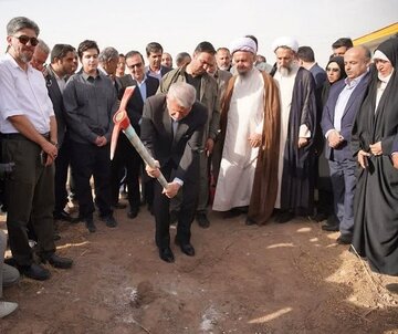 کلنگ نخستین هتل پنجستاره الموت به زمین زده شد
