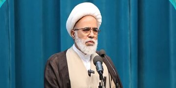 انتقاد امام جمعه کرمانشاه: استان را با فشارهای پشت‌پرده اداره نکنید