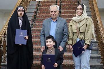 تقدیر استاندار آذربایجان شرقی از دو دختر تبریزی رتبه های برتر کنکور 1405