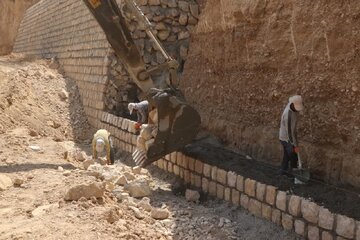 تقویت تابآوری مسیر خرمرود با اجرای دیوار حفاظتی در شیراز