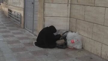 دو ماه زندگی شبانهروزی یک زن بی سرپرست در تقی آباد رباطکریم/ بهزیستی رسیدگی کند