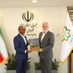 سفیر آفریقای جنوبی: شیراز می‌تواند مکه گردشگری جهان شود