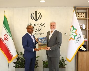 سفیر آفریقای جنوبی: شیراز می‌تواند مکه گردشگری جهان شود